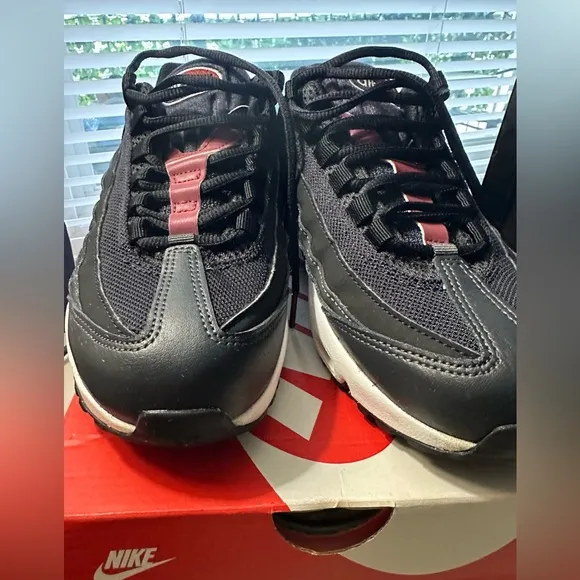 Nike Air Max Big Kids Black and Red Shoes- Size 6Y