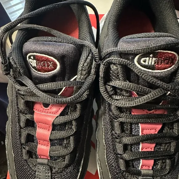 Nike Air Max Big Kids Black and Red Shoes- Size 6Y