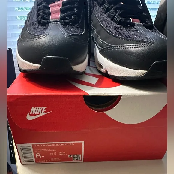 Nike Air Max Big Kids Black and Red Shoes- Size 6Y