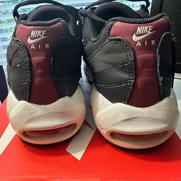 Nike Air Max Big Kids Black and Red Shoes- Size 6Y