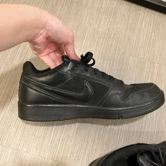 Nike Air Prestige Ill Sneakers Men’s model 386114-010  in Black color Size 10