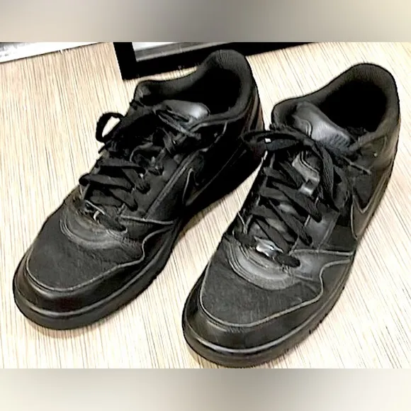 Nike Air Prestige Ill Sneakers Men’s model 386114-010  in Black color Size 10