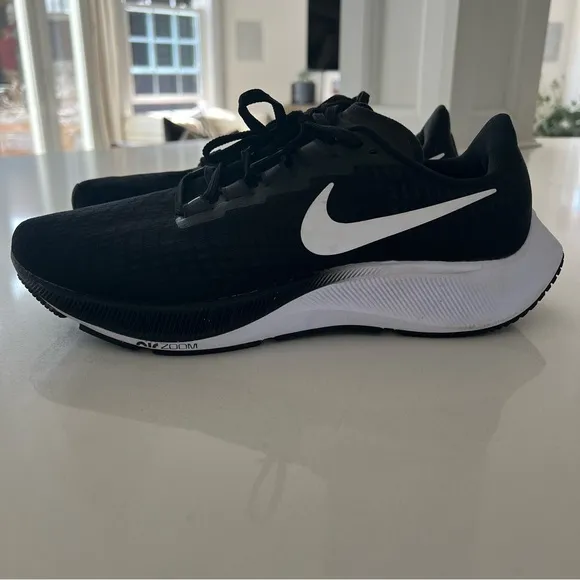 Nike Air Zoom Pegasus 37 Performance Fitness Running Shoes, Size 8.5