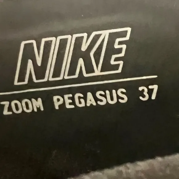 Nike Air Zoom Pegasus 37 Performance Fitness Running Shoes, Size 8.5