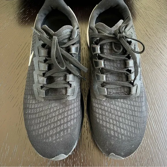 Nike Air Zoom Pegasus 37 Performance Fitness Running Shoes, Size 8.5
