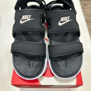 Nike Black Sandals with Sporty Design