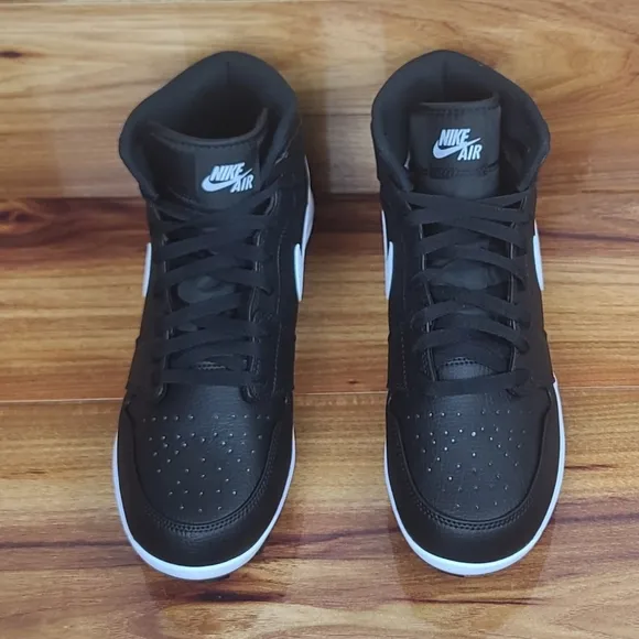 Nike Men's Black and White Athletic Shoes