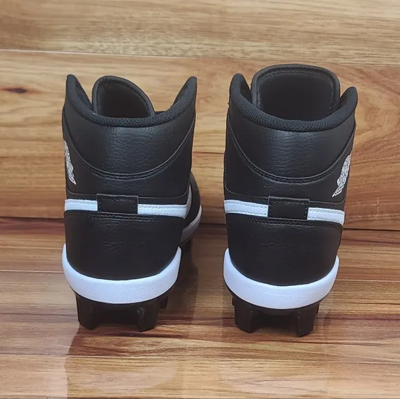 Nike Men's Black and White Athletic Shoes