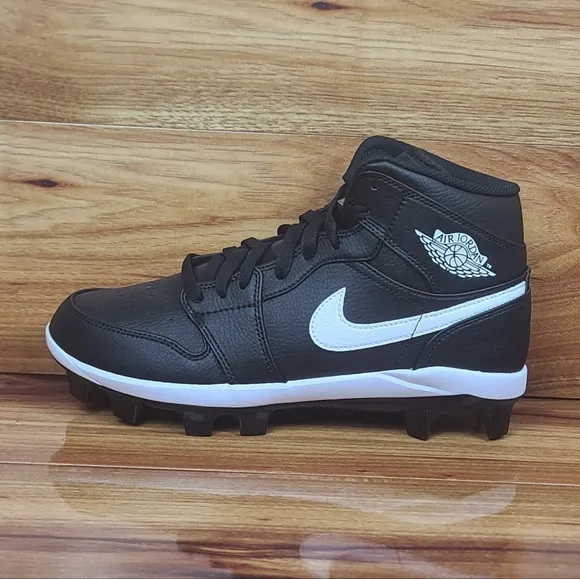 Nike Men's Black and White Athletic Shoes