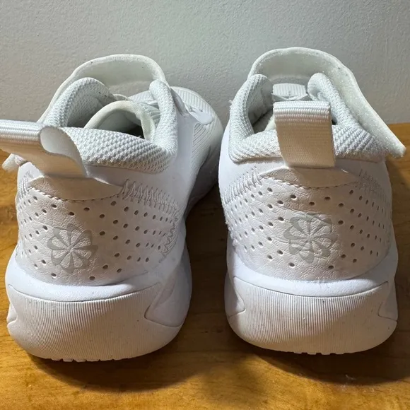 Nike Omni Multi Court Sneakers Running Shoes Youth Unisex Size 1 White P…
