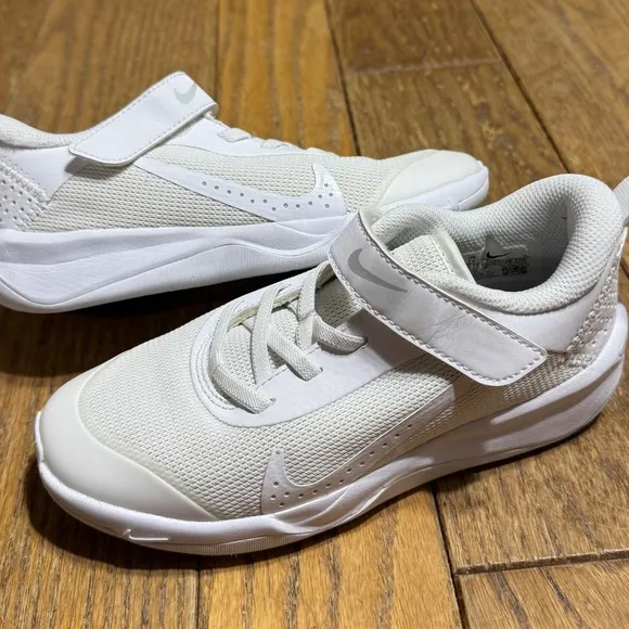 Nike Omni Multi Court Sneakers Running Shoes Youth Unisex Size 1 White P…