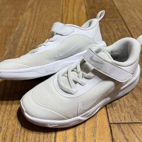 Nike Omni Multi Court Sneakers Running Shoes Youth Unisex Size 1 White P…