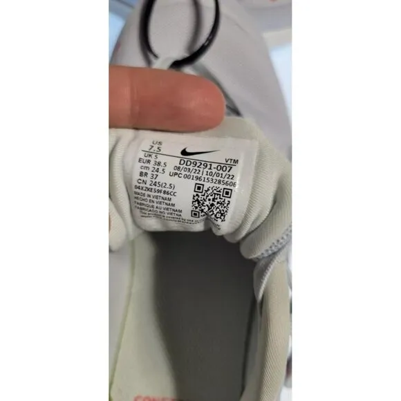 Nike Quest 5 Pure Platinum White Women's Running Shoes SIZE 7.5 (DD9291-007)