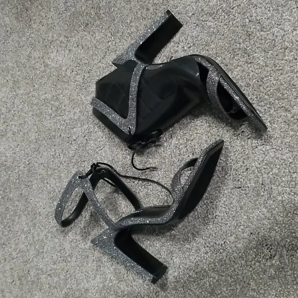 Nine West Grey Sparkling Heels Sandals 6M
