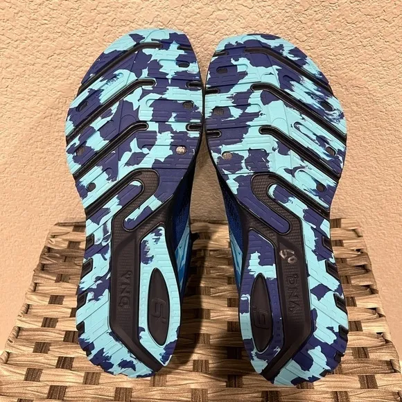 NWOT! Brooks Limited Edition Launch 9 Speed Blue w/poka dot running shoes