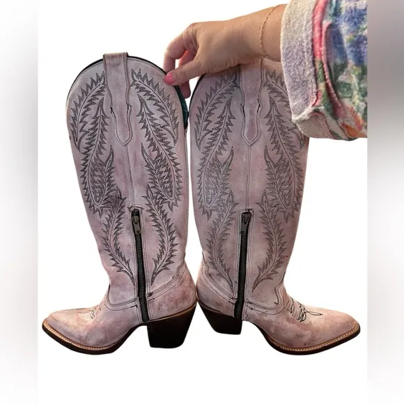 NWT Corral Women’s Embroidery Tall Snip Toe Cowboy Boots Light Pink in size 5.5