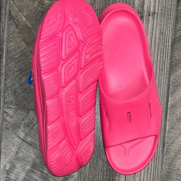 Nwt Hoka ORA Recovery fuschia slides