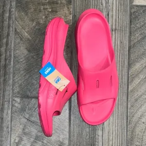 Nwt Hoka ORA Recovery fuschia slides