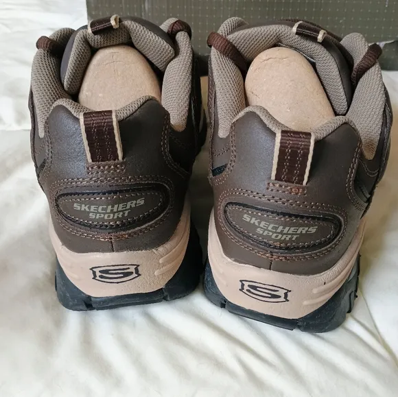 NWT Skechers Men's Energy Downforce Size 11.5 Brown Leather Lace Up Sneaker
