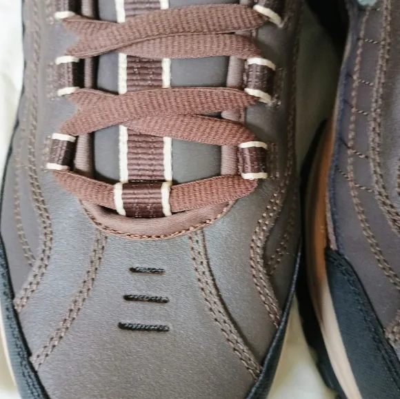 NWT Skechers Men's Energy Downforce Size 11.5 Brown Leather Lace Up Sneaker