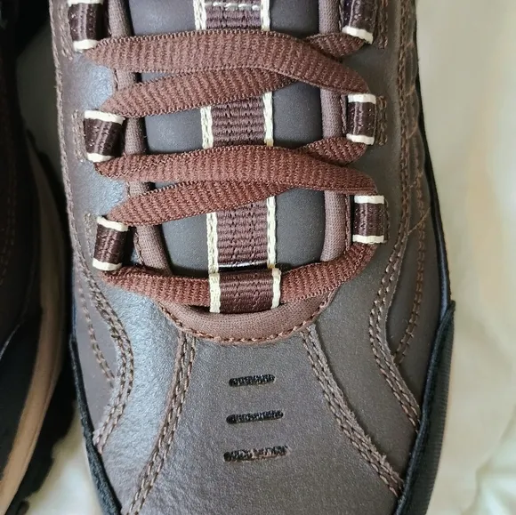 NWT Skechers Men's Energy Downforce Size 11.5 Brown Leather Lace Up Sneaker