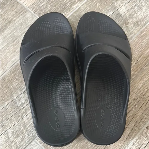 Oofos Black Slide Sandals Size Men's 8 Womens 10