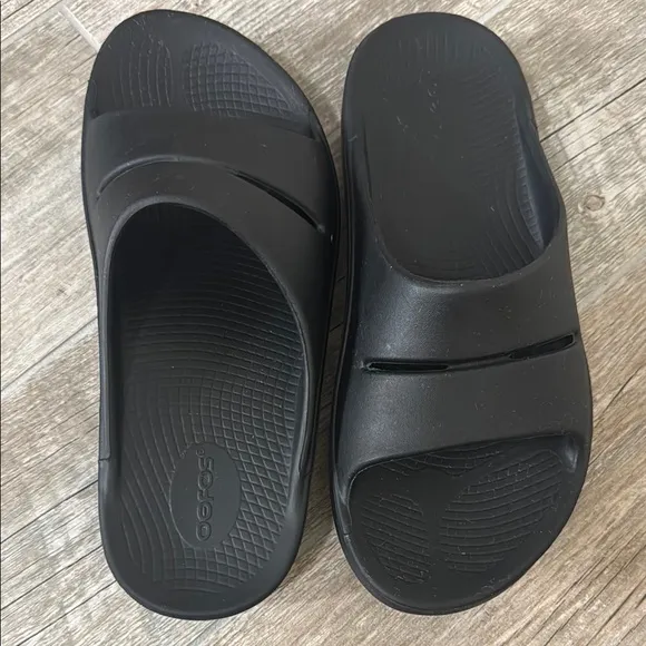 Oofos Black Slide Sandals Size Men's 8 Womens 10