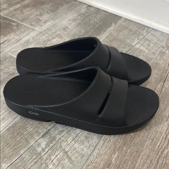 Oofos Black Slide Sandals Size Men's 8 Womens 10