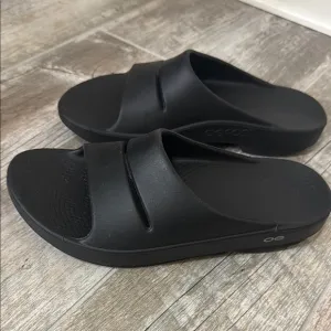 Oofos Black Slide Sandals Size Men's 8 Womens 10