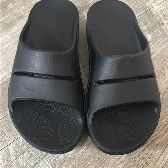 Oofos Black Slide Sandals Size Men's 8 Womens 10