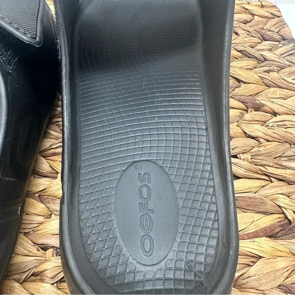 OOFOS Men’s 11/Women’s 13 OOAH Sport Flex Black Slide Sandals