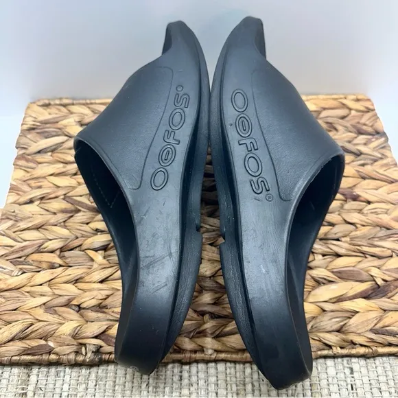 OOFOS Men’s 11/Women’s 13 OOAH Sport Flex Black Slide Sandals