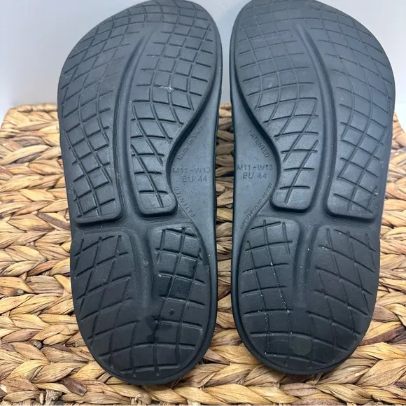 OOFOS Men’s 11/Women’s 13 OOAH Sport Flex Black Slide Sandals