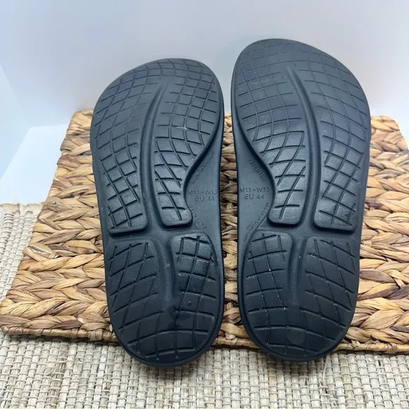 OOFOS Men’s 11/Women’s 13 OOAH Sport Flex Black Slide Sandals