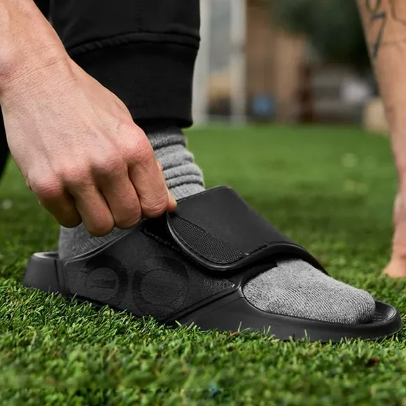 OOFOS Men’s 11/Women’s 13 OOAH Sport Flex Black Slide Sandals