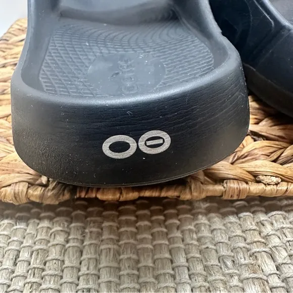OOFOS Men’s 11/Women’s 13 OOAH Sport Flex Black Slide Sandals