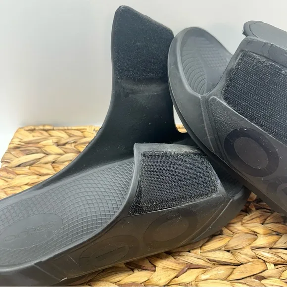 OOFOS Men’s 11/Women’s 13 OOAH Sport Flex Black Slide Sandals