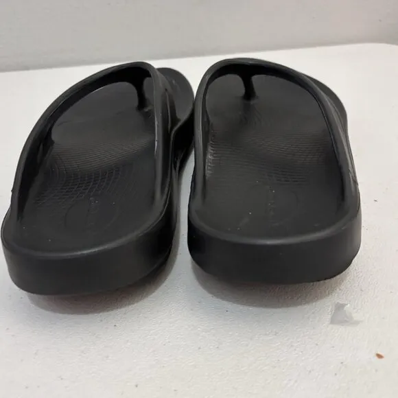 OOFOS Men's OOriginal Recovery M12 Black  Lightweight Thong Flip Flop Sandals