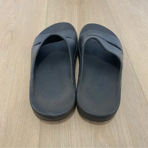 Oofos Men’s Slides Recovery Athletic Sandals in  Black