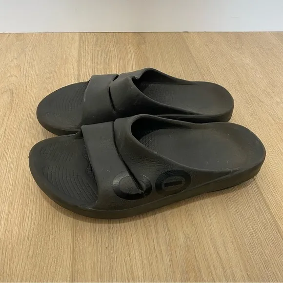 Oofos Men’s Slides Recovery Athletic Sandals in  Black