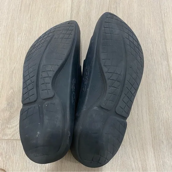 Oofos Men’s Slides Recovery Athletic Sandals in  Black