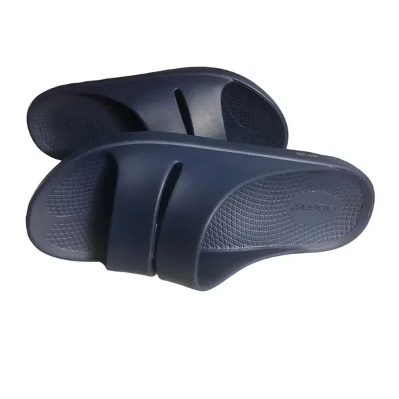OOFOS OOAH &quot;Luxe&quot; Unisex Sz M9/W11 Navy Comfort Slip On Recovery Slides Sandals