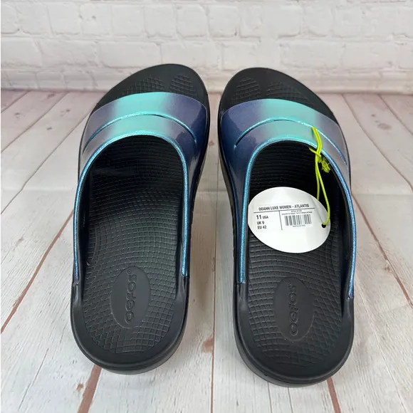 Oofos Ooah Luze Atlantis Slides Sandals Mens Size 9/Women’s Size 11