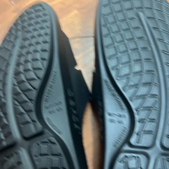 OOFOS OOAH Recovery Sandals Black NWOT Mens Sz 7/Womens Sz 9
