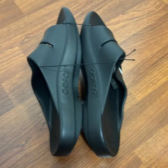OOFOS OOAH Recovery Sandals Black NWOT Mens Sz 7/Womens Sz 9