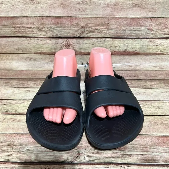 Oofos Ooahh Black Recovery Slide Sandals