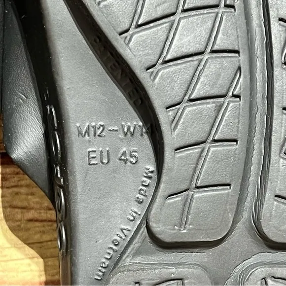Oofos Ooahh Black Recovery Slide Sandals