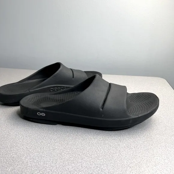 OOFOS OOahh Black Slide Recovery Sandals Unisex