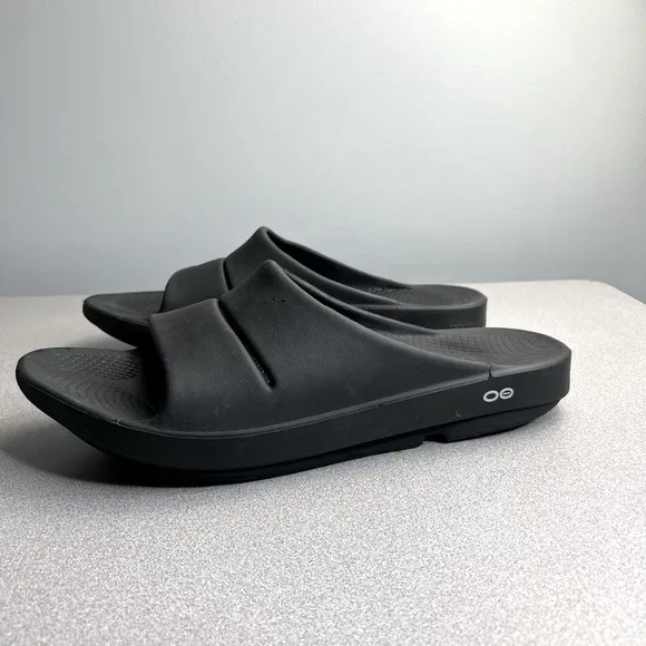 OOFOS OOahh Black Slide Recovery Sandals Unisex