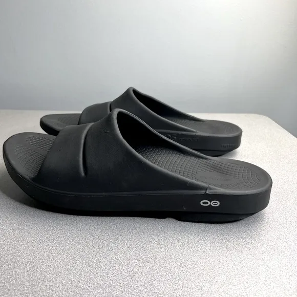 OOFOS OOahh Black Slide Recovery Sandals Unisex